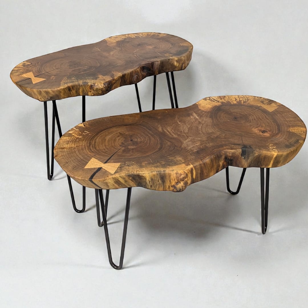 Mesas auxiliares de nogal – Piezas hermanas